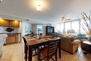 Dining - Close to Beach The Colonnades, Stellar Gulf-Front Gem, Pool, Sauna, Gym (Gulf Shores)