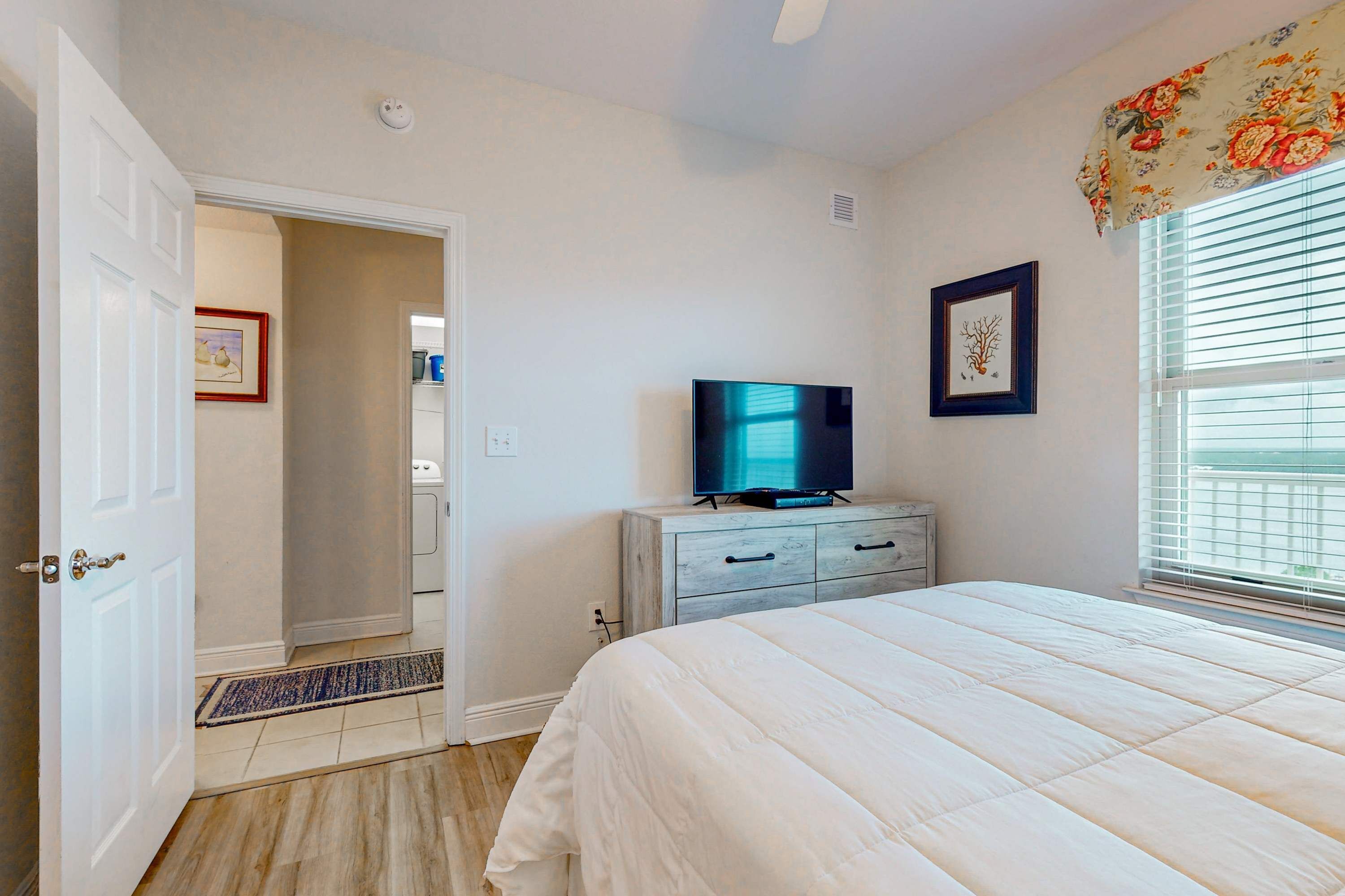 2 bedrooms, iron/ironing board, Internet, bed sheets