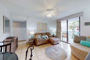 TV, DVD player, offices - Inviting Condo w/ Shared Pools, Hot Tub, Tennis, & Beach Access (Gulf Shores)