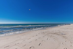 Beach nearby - Inviting Condo w/ Shared Pools, Hot Tub, Tennis, & Beach Access (Gulf Shores)