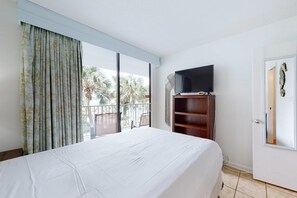 2 bedrooms, WiFi, bed sheets - Inviting Condo w/ Shared Pools, Hot Tub, Tennis, & Beach Access (Gulf Shores)