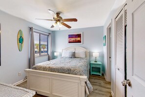 2 bedrooms, iron/ironing board, WiFi, bed sheets - Partial lagoon-view charming condo with beach access minutes away (Gulf Shores)