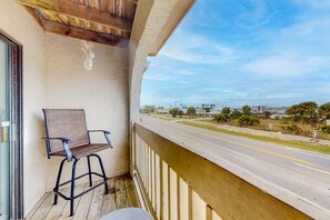 Property grounds - Partial lagoon-view charming condo with beach access minutes away (Gulf Shores)