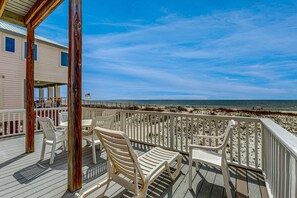 Property grounds - Memorable & group-friendly house w/Gulf views and private sun deck (Gulf Shores)