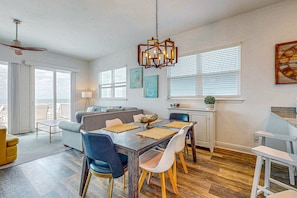 Dining - Memorable & group-friendly house w/Gulf views and private sun deck (Gulf Shores)