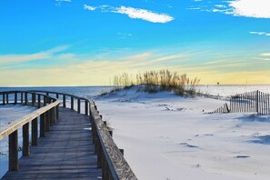 On the beach - Two homes in one - beachfront, Gulf-view decks, central AC & washer dryers (Gulf Shores)