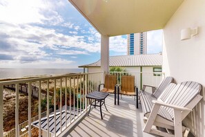 Property grounds - Gulf front, corner condo w a private balcony plus a shared beachside pool (Gulf Shores)