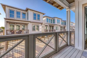 Terrace/patio - Coastal, group-friendly getaway with outdoor pool access and fishing pier (Gulf Shores)