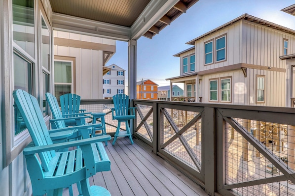 Property grounds - Coastal, group-friendly getaway with outdoor pool access and fishing pier (Gulf Shores)