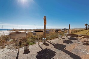 Property grounds - Gulf front condo with community outdoor & indoor pool, hot tub & fitness center (Gulf Shores)