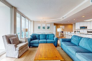 TV, DVD player - Beachfront corner penthouse w/ amazing view, balcony & shared pools/hot tubs (Gulf Shores)