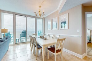 Dining - Beachfront corner penthouse w/ amazing view, balcony & shared pools/hot tubs (Gulf Shores)