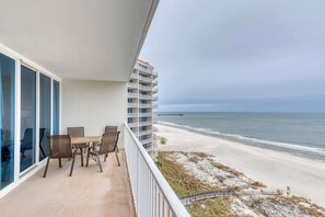 Outdoor dining - Beachfront condo w/ balcony, indoor & outdoor pools, sauna & hot tubs (Gulf Shores)
