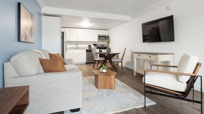 Smart TV - Landing | Incredible 1BD, Gym, Clubhouse (Kissimmee)