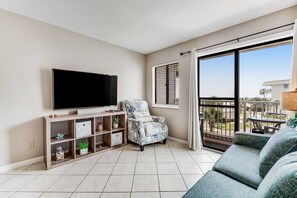TV, DVD player - Condo by the beach with Gulf views plus shared pool (Fort Morgan)