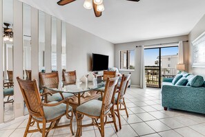 TV, DVD player - Condo by the beach with Gulf views plus shared pool (Fort Morgan)