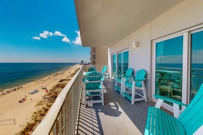 Property grounds - Waterfront condo w/ swim through indoor/outdoor community pools, hot tub & sauna (Gulf Shores)