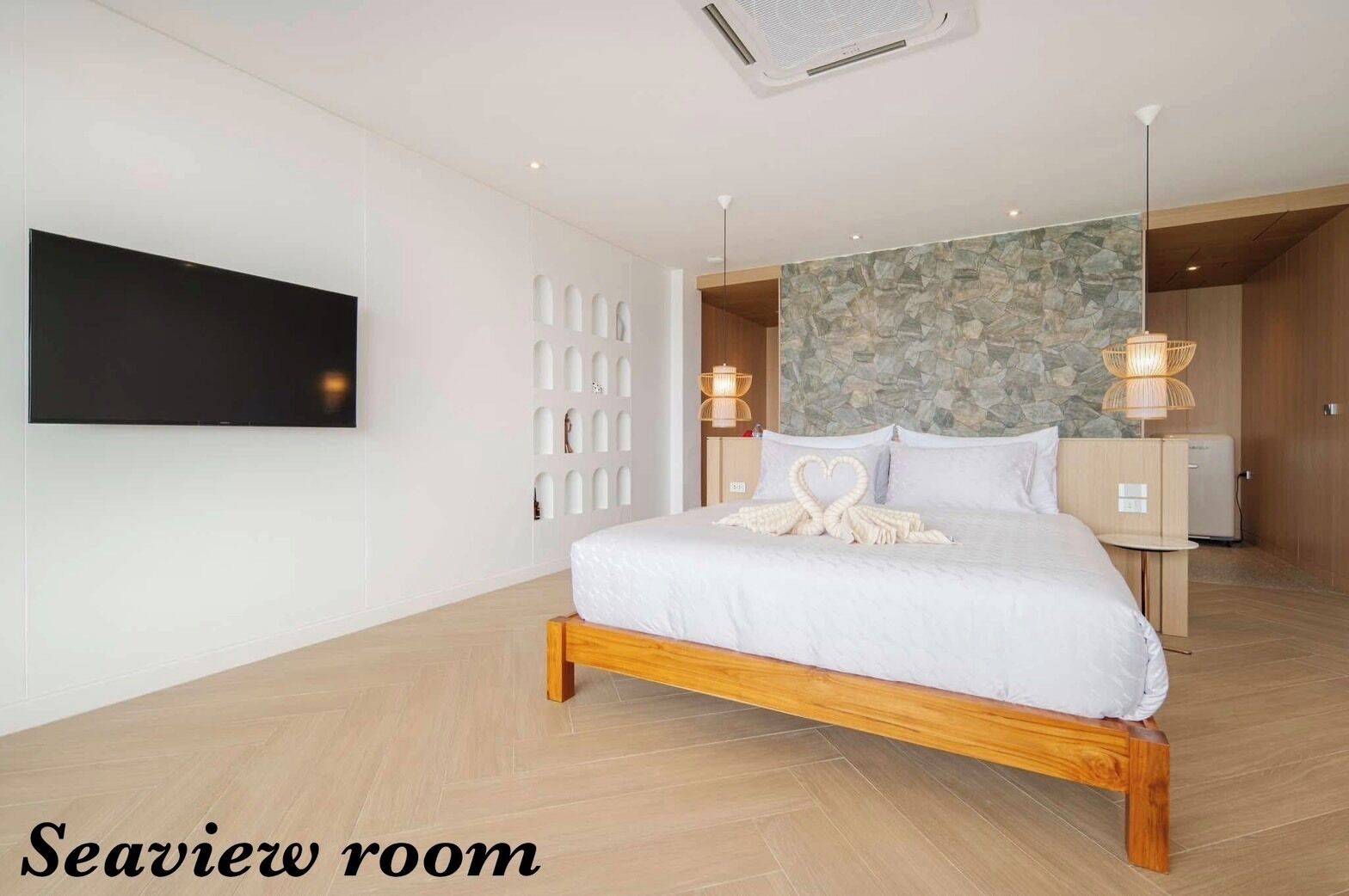 In-room safe, blackout curtains, soundproofing