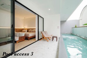 Quarto clássico, vista para a piscina | Área de estar