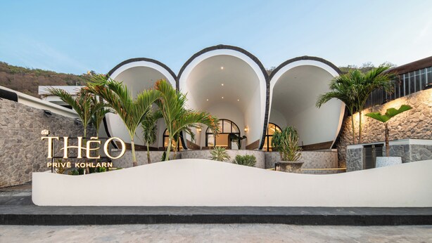 A modern building with three large, rounded arches and a stone facade. - Théo Privé Kohlarn (Koh Lan)