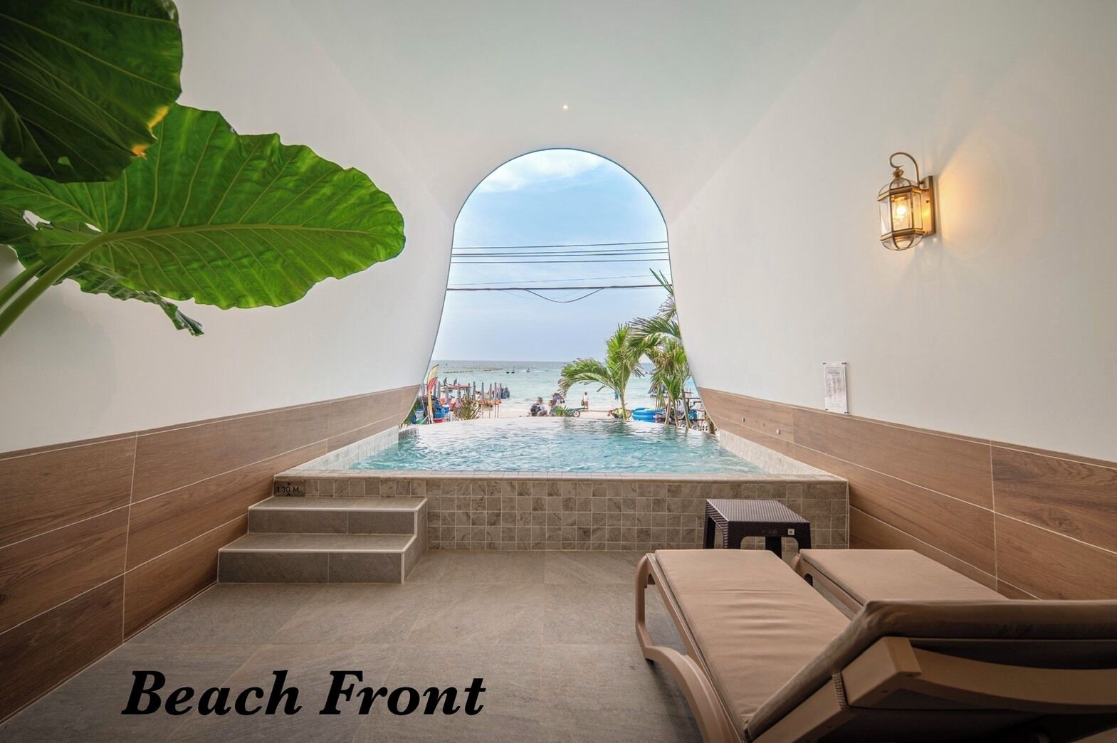 In-room safe, blackout curtains, soundproofing