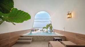A spa area with a view of the beach, a pool, and a seating area. - Théo Privé Kohlarn (Koh Lan)