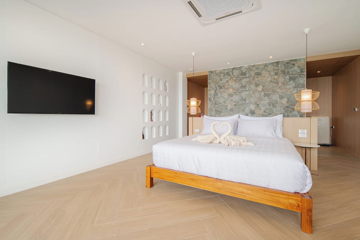 Single Room, Sea View