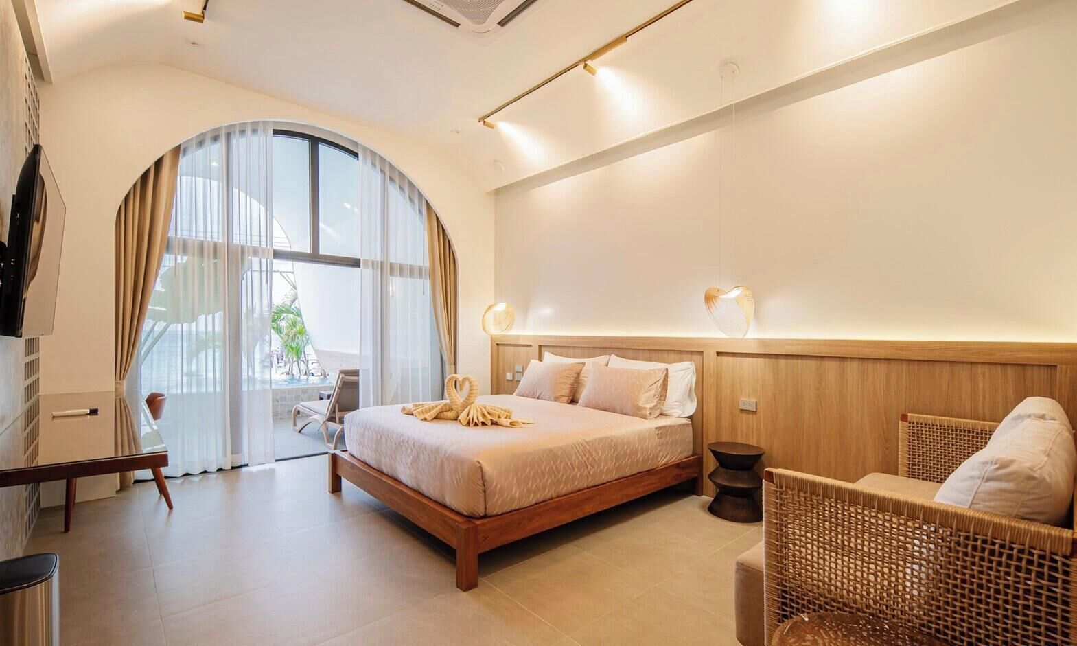 Room, Beach View | In-room safe, blackout curtains, soundproofing