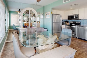 Dining - Waterfront Gulf Coast charmer with pool, hot tub & sauna (Fort Morgan)