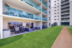 Property grounds - Waterfront condo with shared pool & hot tub - near beach at Plantation Palms (Fort Morgan)