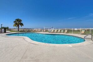 Pool - Waterfront condo with shared pool & hot tub - near beach at Plantation Palms (Fort Morgan)