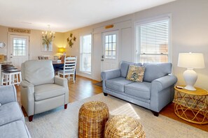 TV, DVD player, offices - Dreamy, dog-friendly, coastal retreat with screened porch - walk to the beach (Fort Morgan)