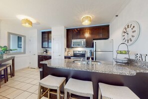Fridge, microwave, oven, stovetop - Modern condo with Gulf view, shared pool - walk to the beach (Fort Morgan)