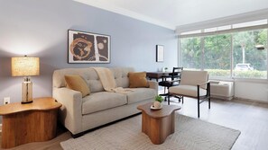 Smart TV - Landing | Incredible 1BD, Gym, Clubhouse (Kissimmee)