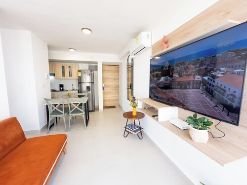 3BR Near Marbella Beach w-Ocean View