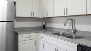 Fridge, dining tables - Landing | Amazing 1BD, Clubhouse, Gym (Kissimmee)