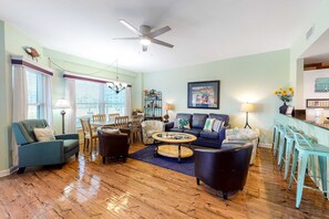 Interior - Adorable Beach Condo W Shared Pool, Gulf Views, Private Balcony & WiFi (Fort Morgan)