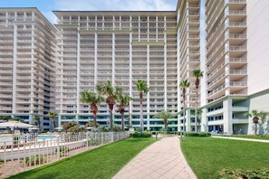 Exterior - Attractive and Convenient Home wGulf Views, Shared Hot Tub & Pool, Free WiFi (Fort Morgan)