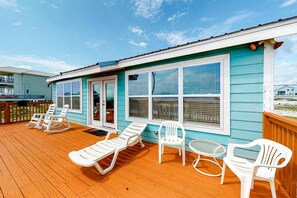 Terrace/patio - Gulf Front Home with Loft - Dog OK (Fort Morgan)
