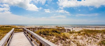 Gulf Front Home with Loft - Dog OK