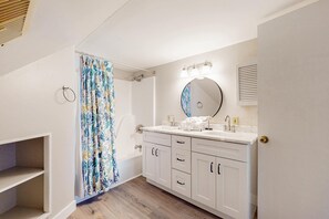 Douche, serviettes fournies