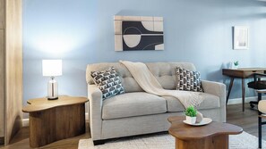 Smart TV - Landing | Modern 1BD, Clubhouse, Gym (Kissimmee)