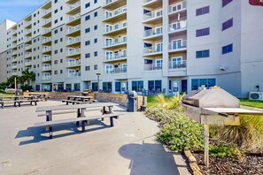 Outdoor dining - Condo w/Balcony, Free WiFi & Shared Resort Pools - Close to the Beach & Golf (Fort Morgan)