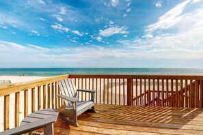 Property grounds - Beachfront Home w/Spacious Deck, Gas Grill, Free WiFi, Incredible Views, A/C (Fort Morgan)