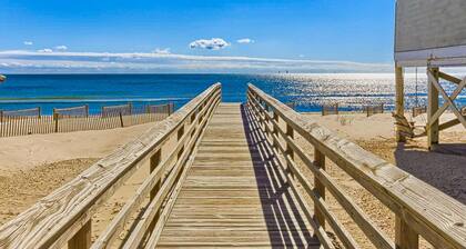 Recently Remodeled Condo w/Private Deck, Shared Outdoor Pool, Central AC, WiFi