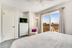 2 bedrooms, Internet, bed sheets - Recently Remodeled Condo w/Private Deck, Shared Outdoor Pool, Central AC, WiFi (Fort Morgan)