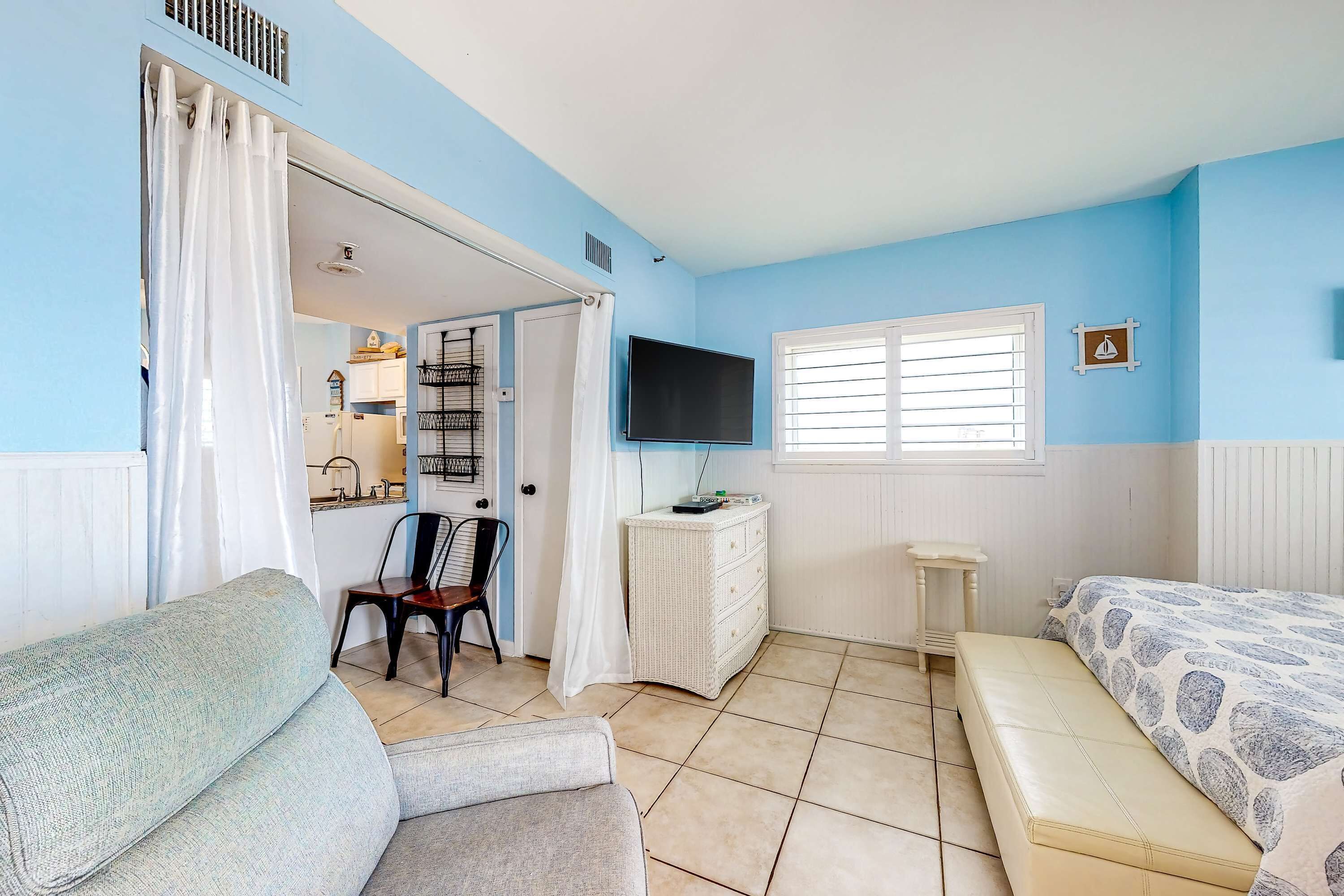 Iron/ironing board, WiFi, bed sheets, wheelchair access