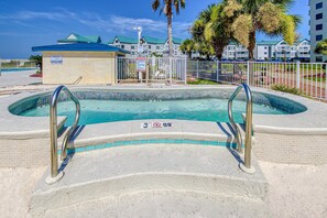 Pool - Adorable Beach Condo W/ Shared Pool, Gulf Views, Private Balcony & WiFi (Fort Morgan)
