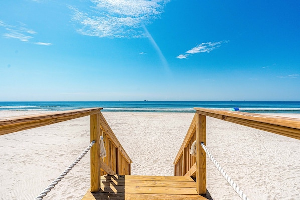 On the beach - Completely renovated oceanfront home with shared outdoor pool, views, & balcony (Fort Morgan)
