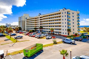 Exterior - Bright corner condo steps from the beach with pools, hot tubs & tennis (Fort Morgan)
